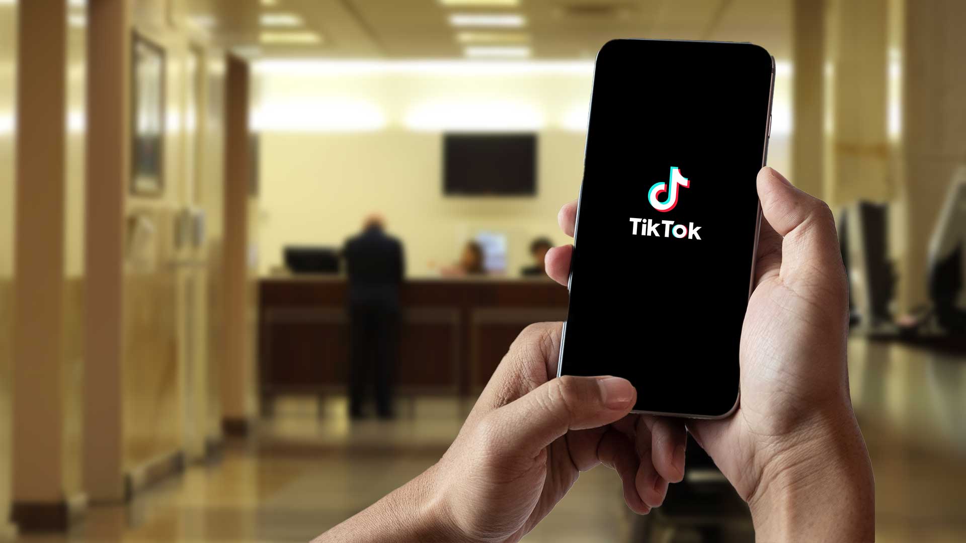 Le banche usano TikTok per offrire educazione finanziaria come un fenomeno virale