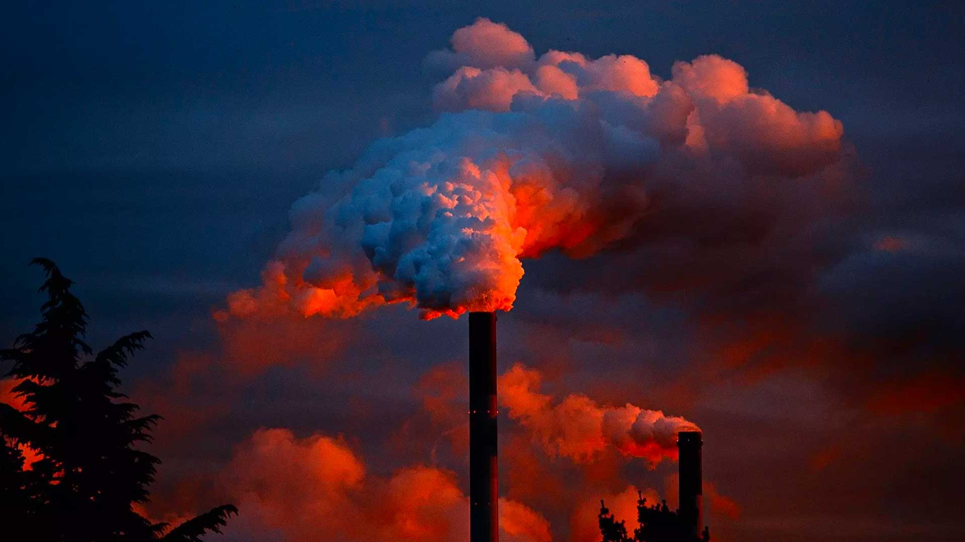 I giganti industriali che soffocano l’ambiente